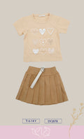 Conjunto 2 Pzas de Niña: Camiseta "Love" con Pedrería + Falda Plisada con Cinturón de Corazón