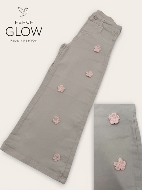 Pantalón Wide Leg "Flora" – Twill Gris con Flores de Crochet de D'mark Jeans