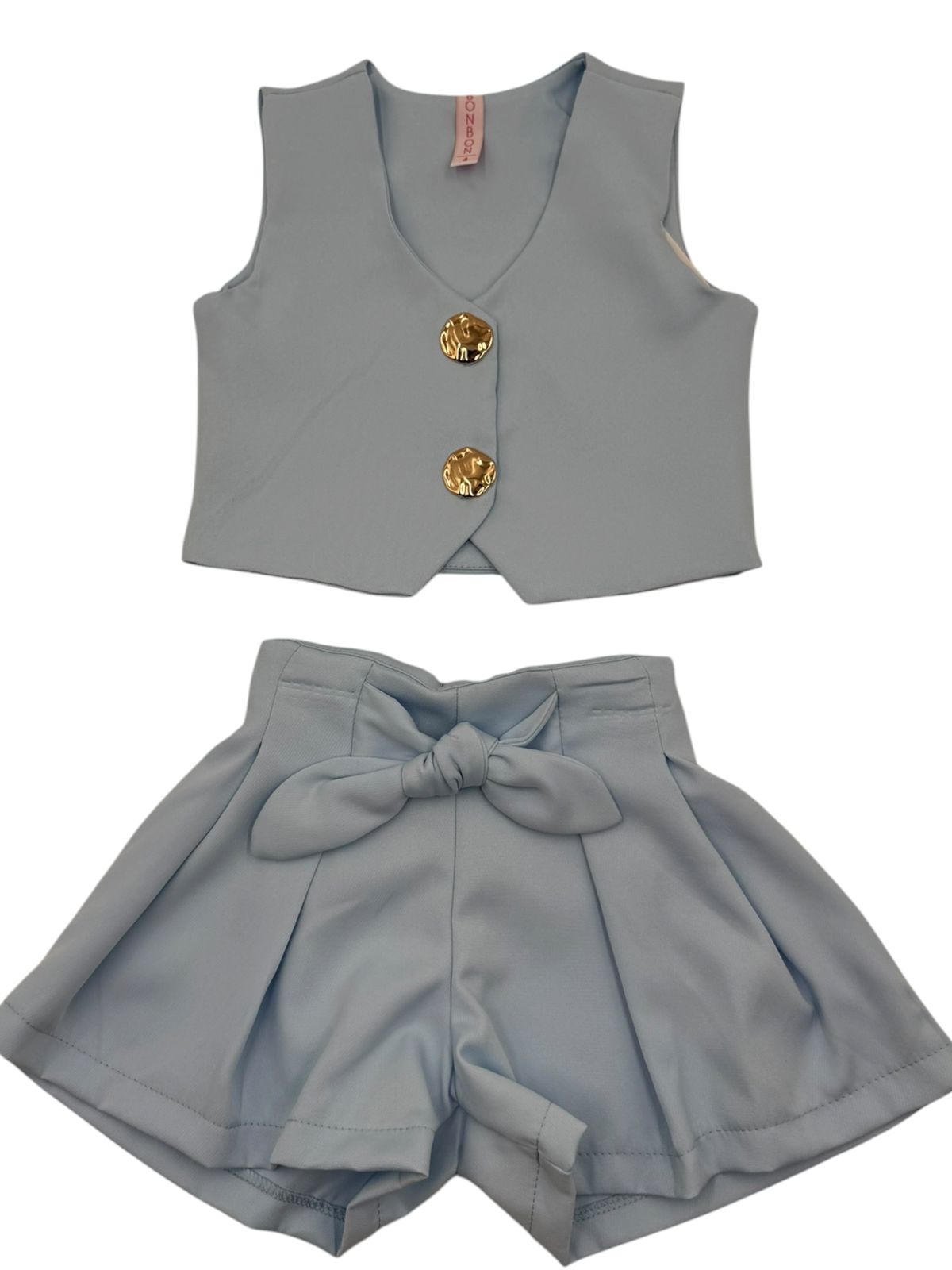 Conjunto de 2 Piezas para Niña: Chaleco Corto con Botones Dorados + Shorts Plisados con Lazo.