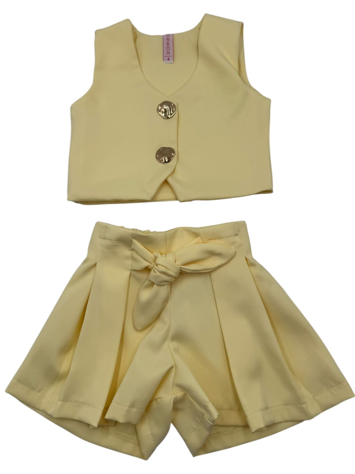Conjunto de 2 Piezas para Niña: Chaleco Corto con Botones Dorados + Shorts Plisados con Lazo.