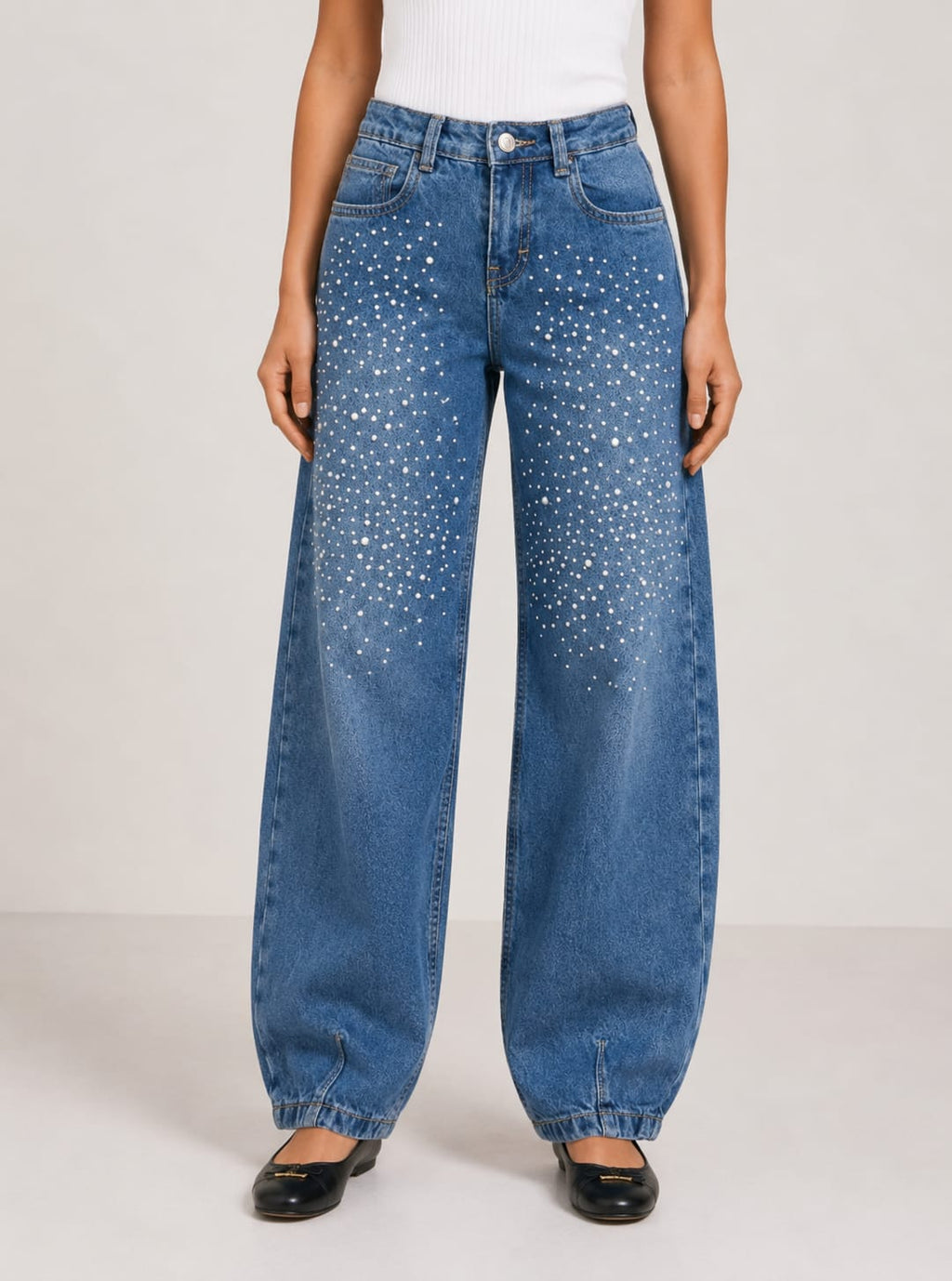 Jeans Barrel de Tiro Alto con Pedrería Brillante y Detalle en Tobillo para niña