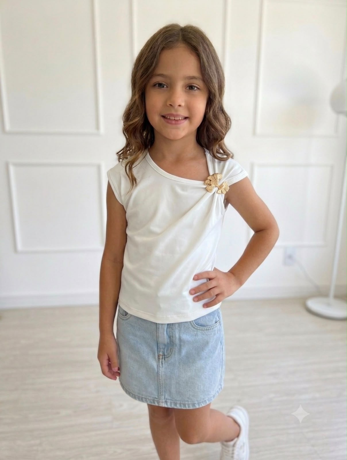 Playera Blusa Infantil Niña con Broche Dorado Metálico Moderno Elegante Moda Niñas
