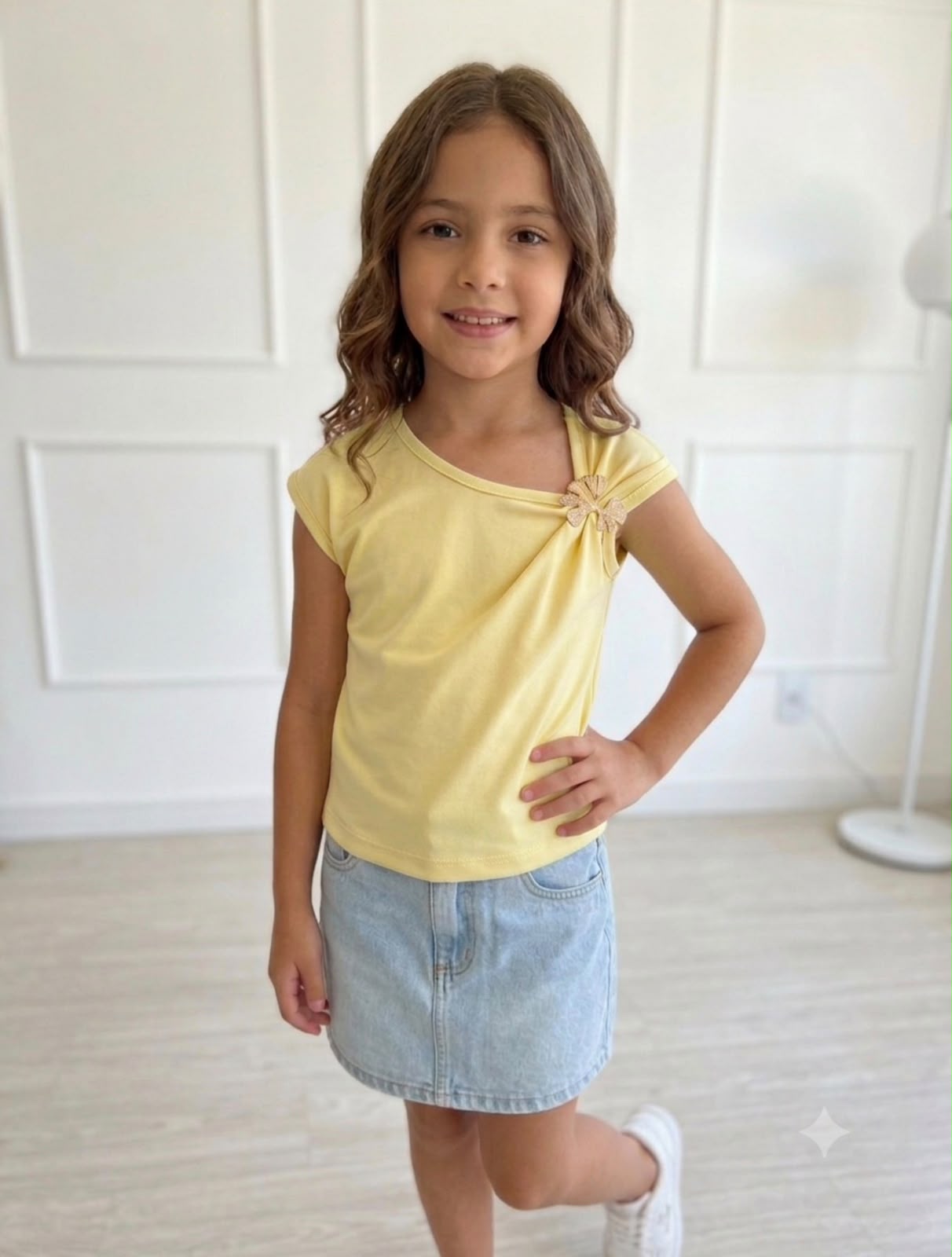 Playera Blusa Infantil Niña con Broche Dorado Metálico Moderno Elegante Moda Niñas
