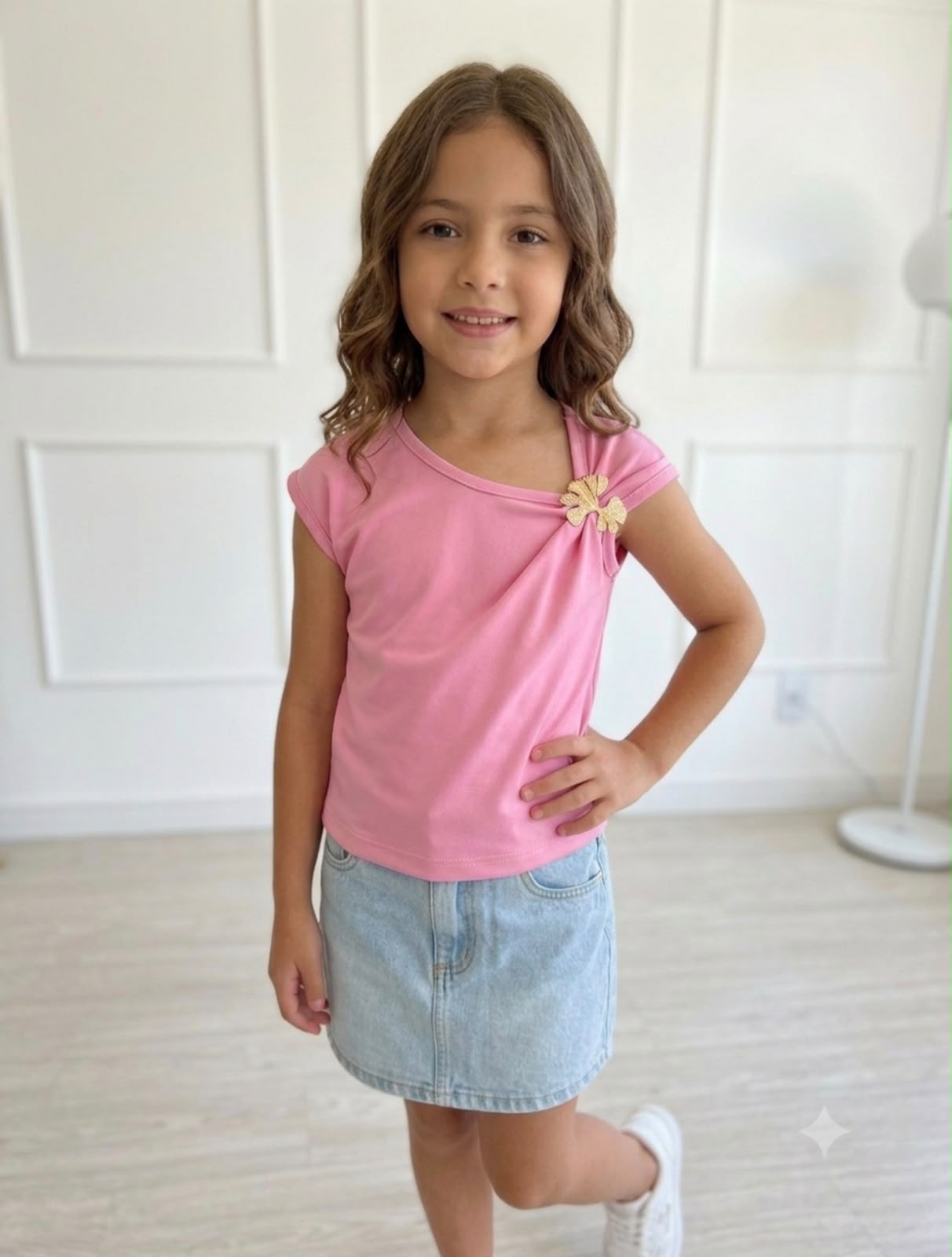 Playera Blusa Infantil Niña con Broche Dorado Metálico Moderno Elegante Moda Niñas
