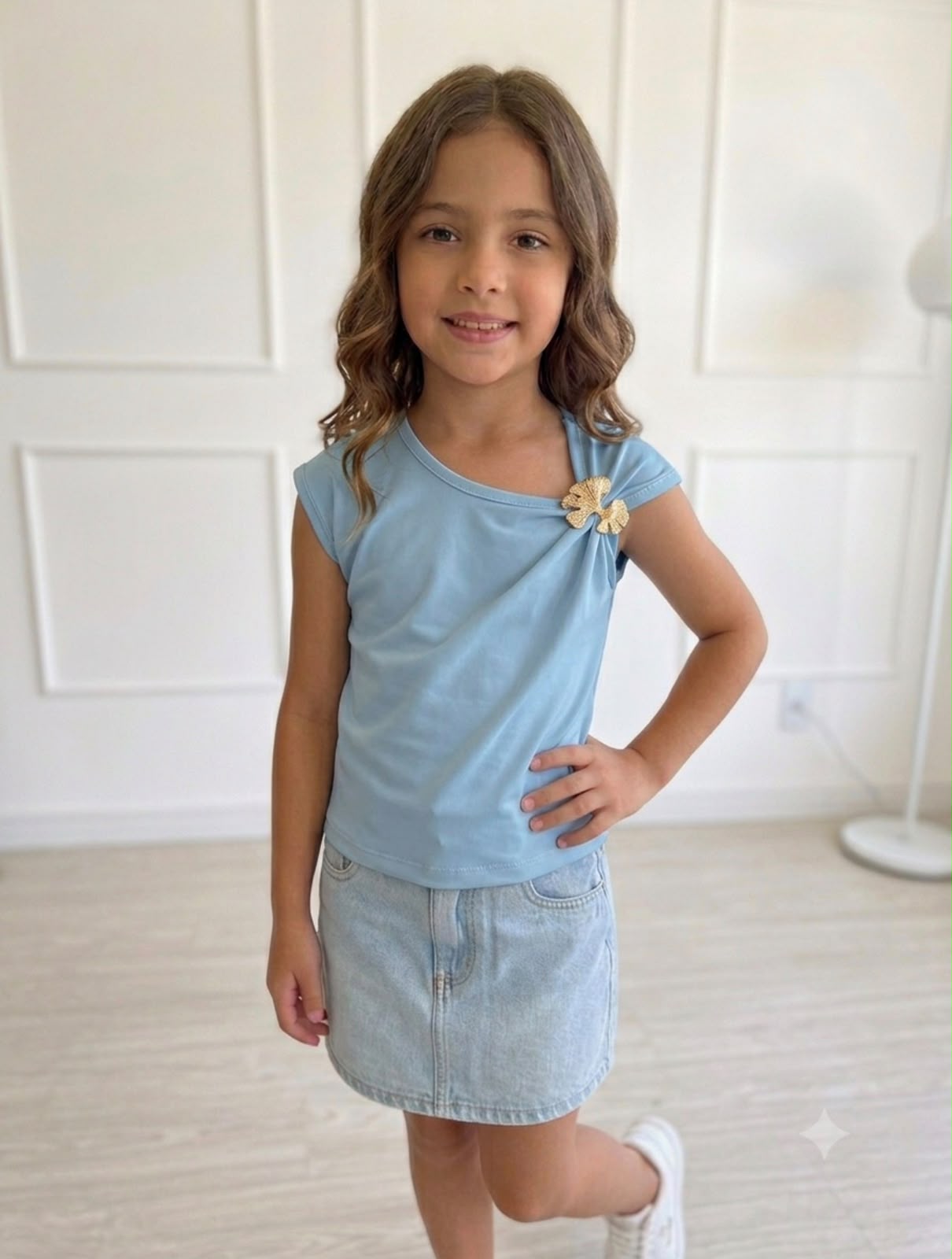 Playera Blusa Infantil Niña con Broche Dorado Metálico Moderno Elegante Moda Niñas