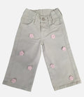 Pantalón Wide Leg para Niña con Flores Tejidas 3D | Mezclilla Suave y Cómoda