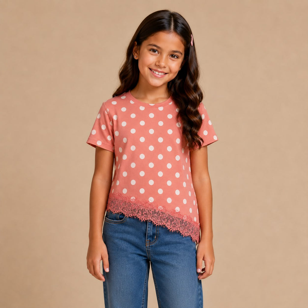 Blusa para Niña de Lunares con Encaje | Manga Corta y Corte Asimétrico